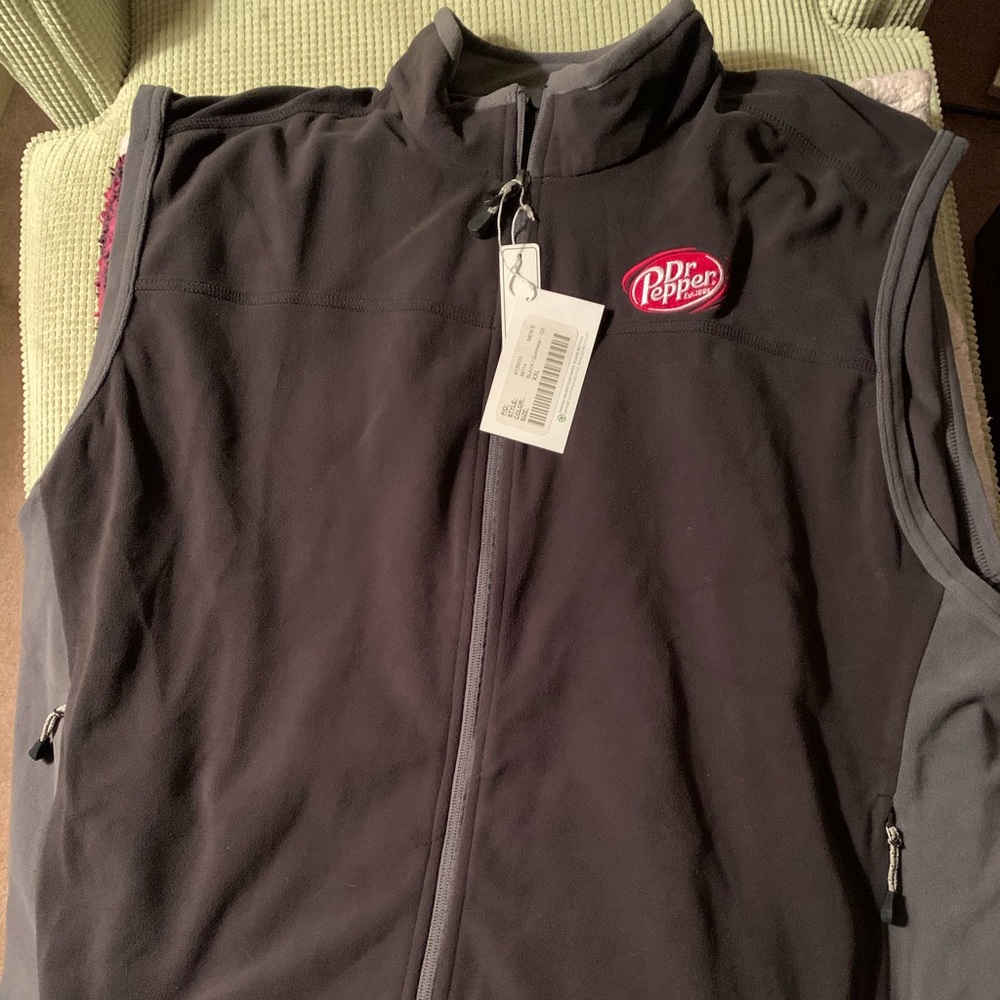Men’s BNWT Dr Pepper fleece vest xxl